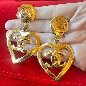 CHANEL 1995 large gold heart interlocking CC logo earrings jewelry coco mark